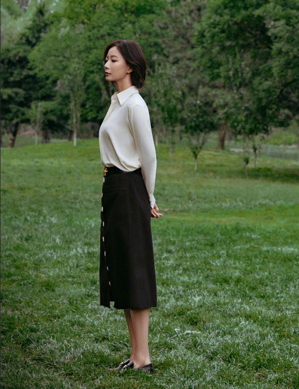 This blouse and skirt look very sophisticated.