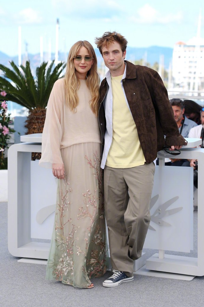 Outfit Review: Jennifer Lawrence and Robert Pattinson