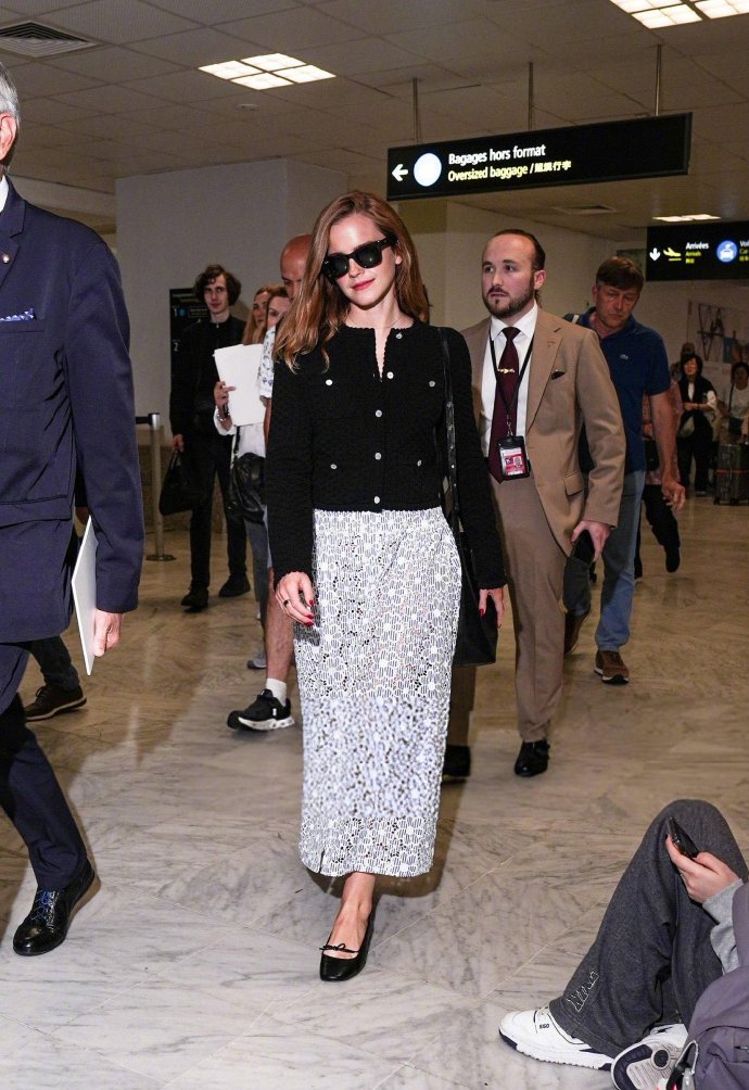 Emma Watson arrives in Cannes: chic airport outfit.