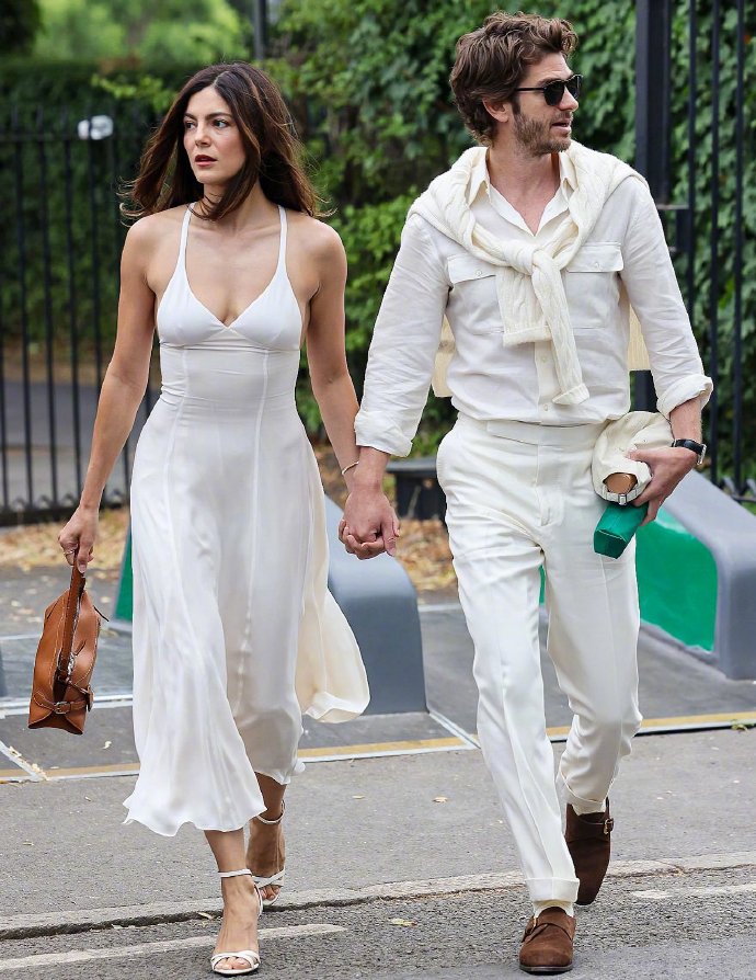Andrew Garfield and Monica Barbaro in Wimbledon