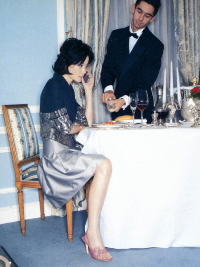 In 2004, Faye Wong was photographed in Paris — take note of her outfit and the phone she’s holding.