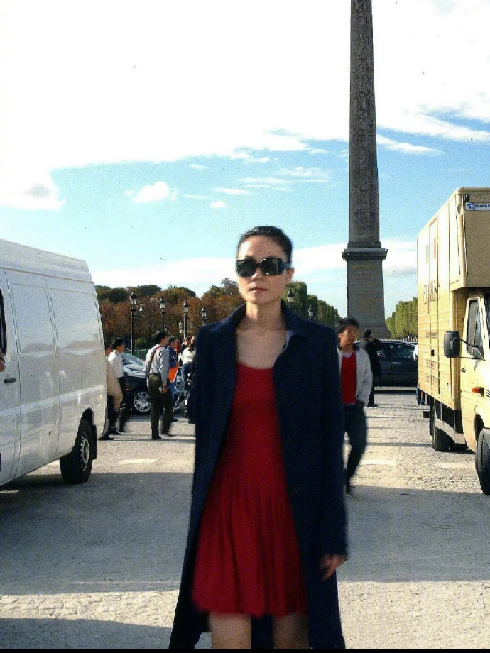 In 2004, Faye Wong posed for a stylish Celine photoshoot in Paris.
