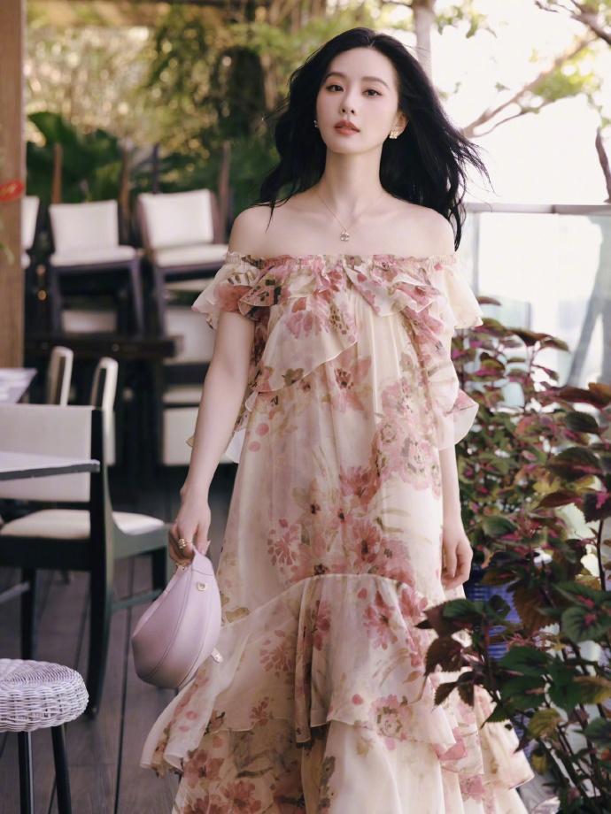 Celine 2025 Fall/Winter Outfits Printed Off-the-shoulder Dress