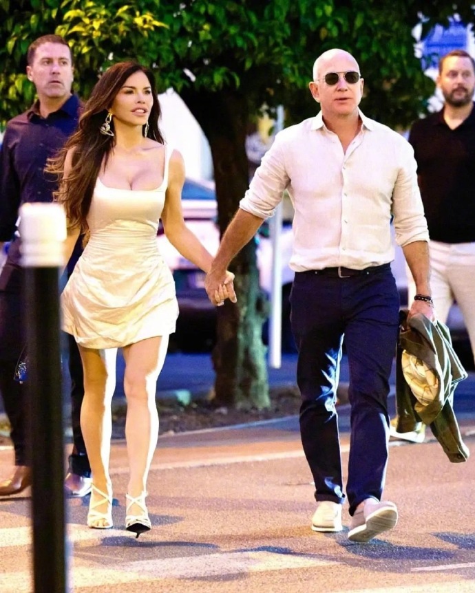 Couple Outfits: Lauren Sánchez and her fiancé Jeff Bezos spotted in Cannes street style.
