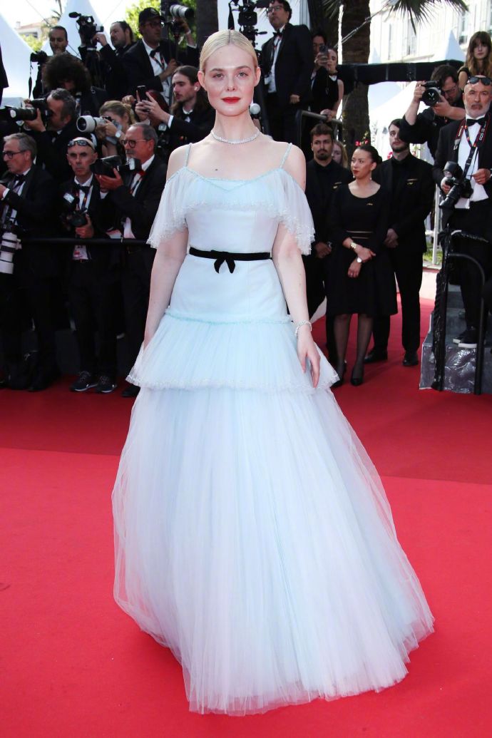 Elle Fanning's gown at the Cannes closing ceremony was incredibly elegant.
