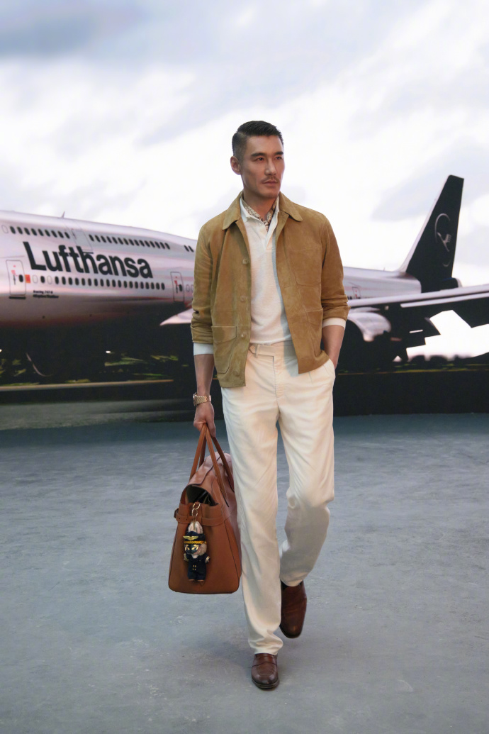 Business elite men style: Suede jacket ensemble