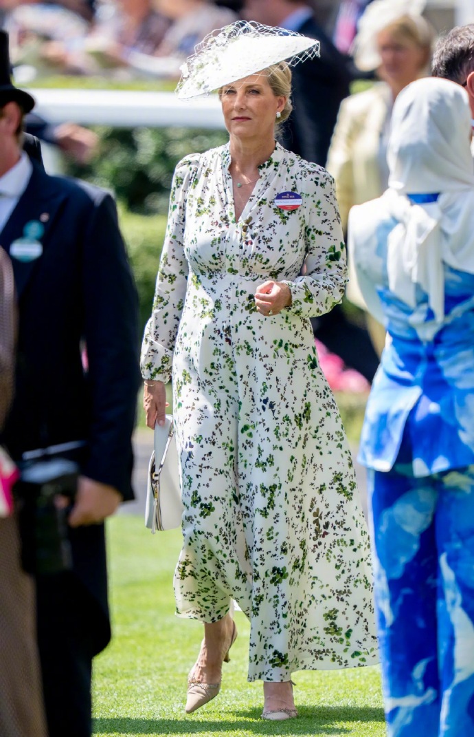 Ascot Racecourse Outfit: Green floral dress and wide-brimmed hat