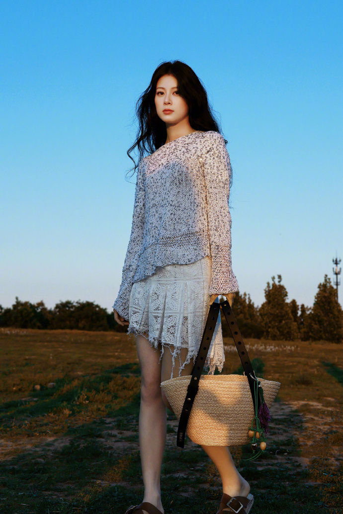 Asymmetrical hem sweater and  asymmetrical hem lace skirt