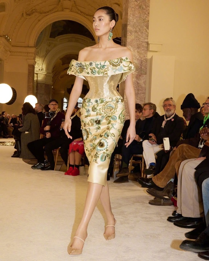 A sharp review of Lauren Sánchez’s iconic dress