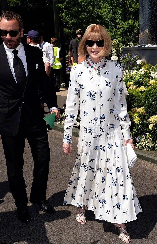 Anna Wintour's outfit at Wimbledon: a printed dress