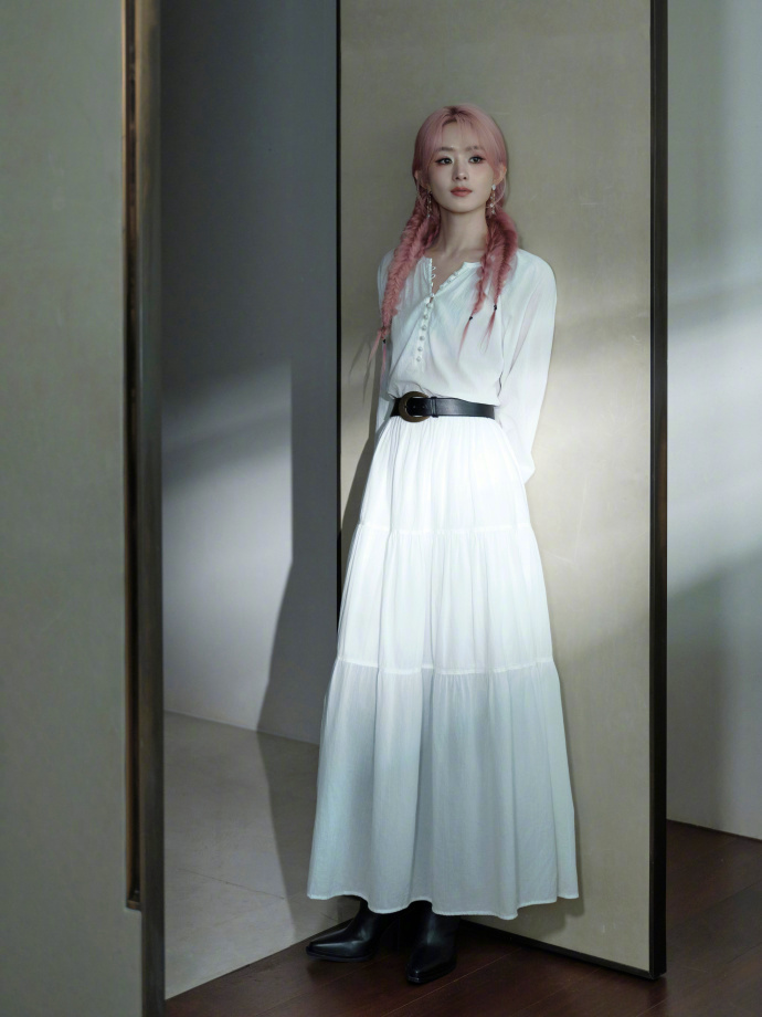 A pure white cotton maxi dress, the perfect breezy summer look — worn by Chinese actress Zhao Liying.