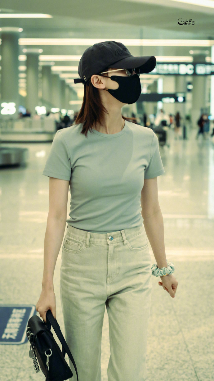 Celebrity airport fashion