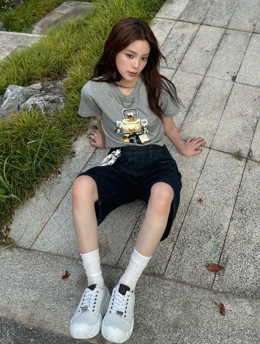 Casual Gray Graphic Tee and Dark Shorts with White Sneakers