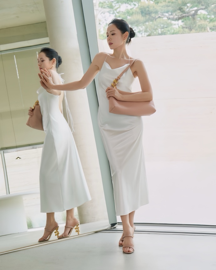 Son Ye-jin x Vogue: Dressed in a silver-white slip gown, she exudes elegance and charm.