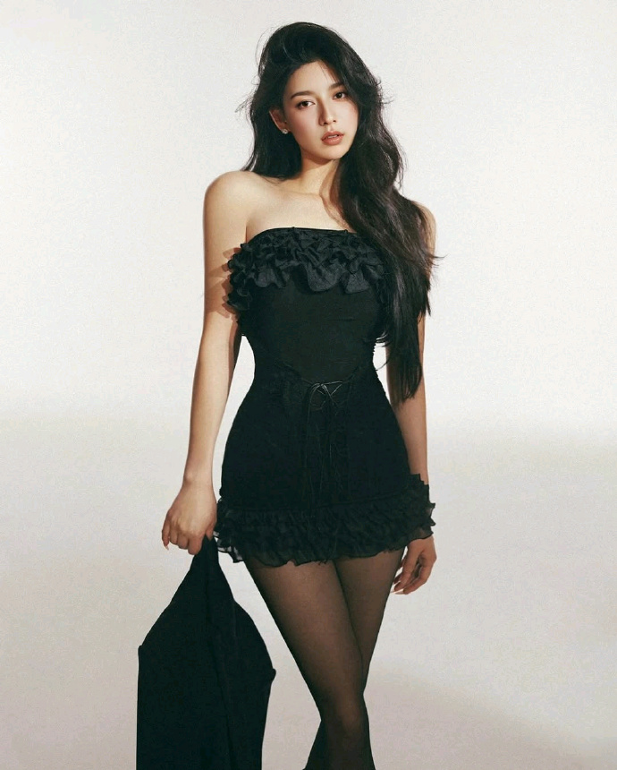 Strapless dress with Stockings outfit