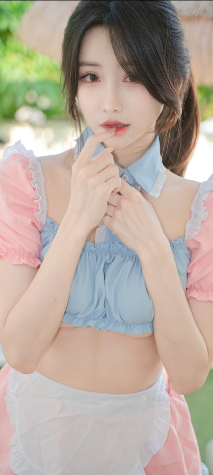 Crop top with puff sleeves