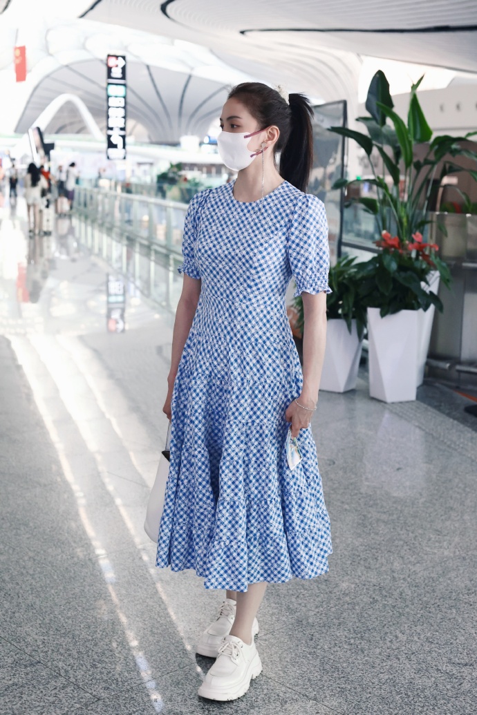 Blue and white short-sleeved plaid dress