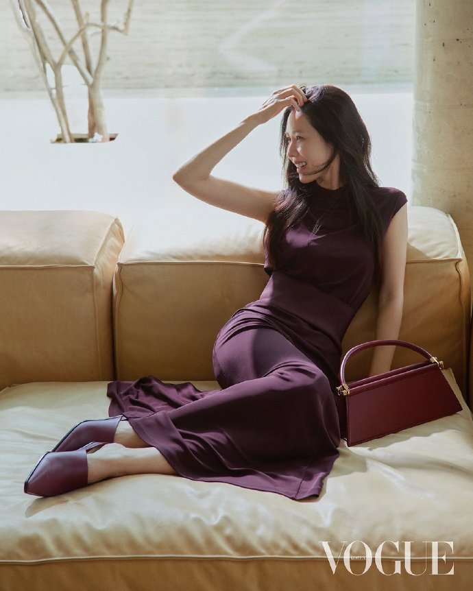 Son Ye-jin x Vogue: Purple exudes elegance and charm.