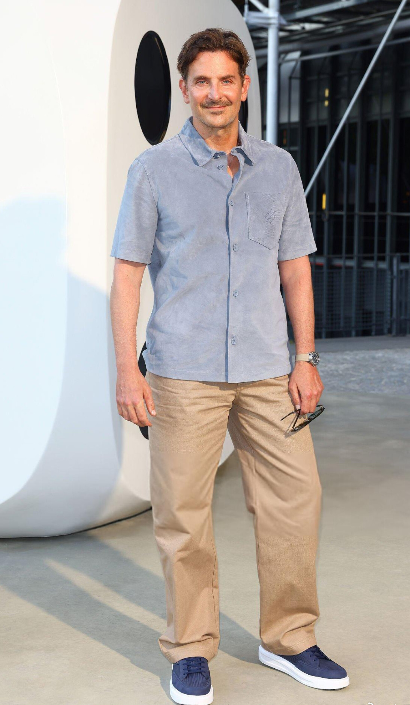 Bradley Cooper attended the LV fashion show and wore a very normal outfit