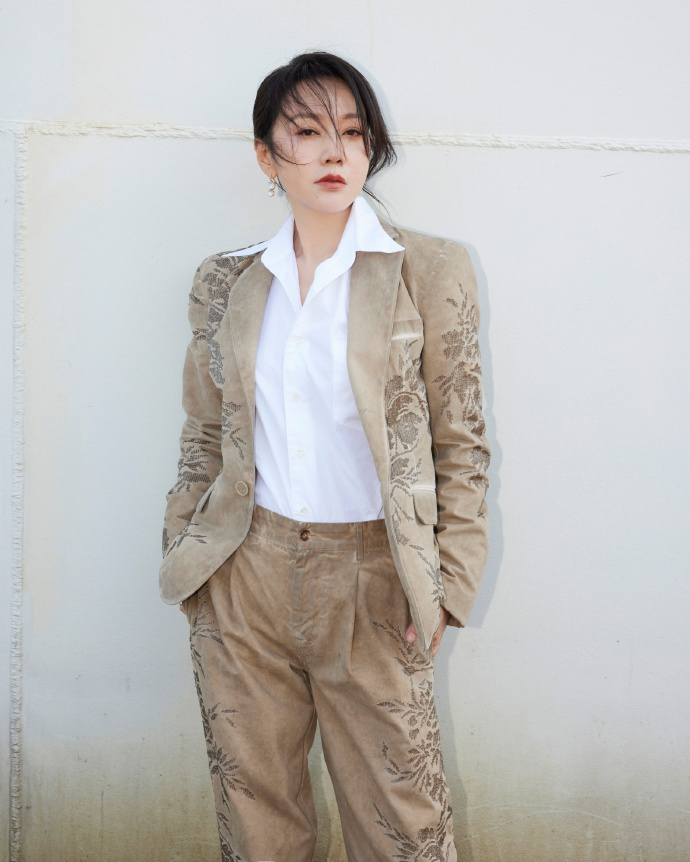 Embroidered suit and white dress shirt combination