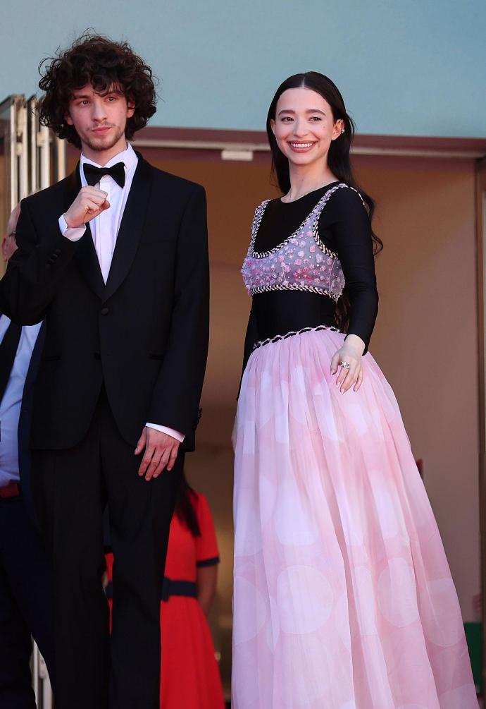Mikey Madison looked adorable in a pink puffy dress.