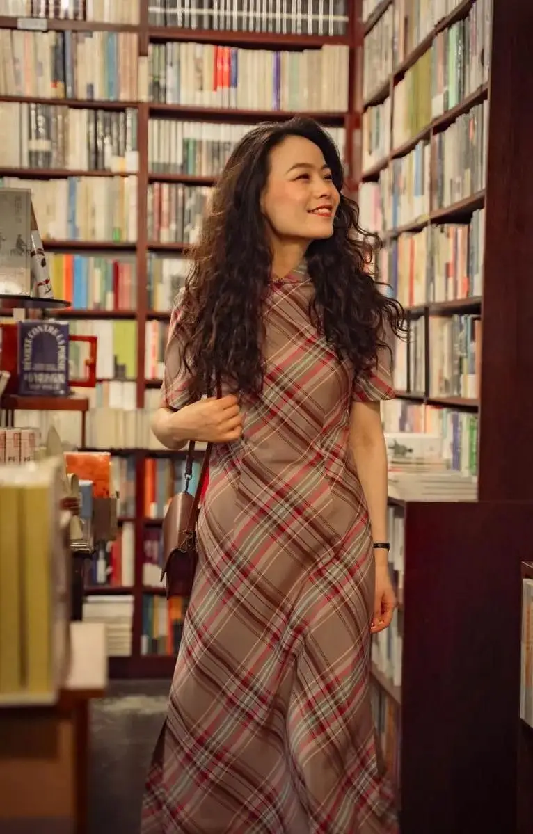 80's outfits​. Dress & Plaid combination. Very retro cheongsam