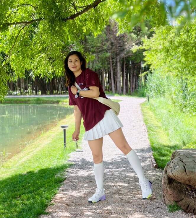 T-shirt, pleated skirt, sneakers & knee-high white socks