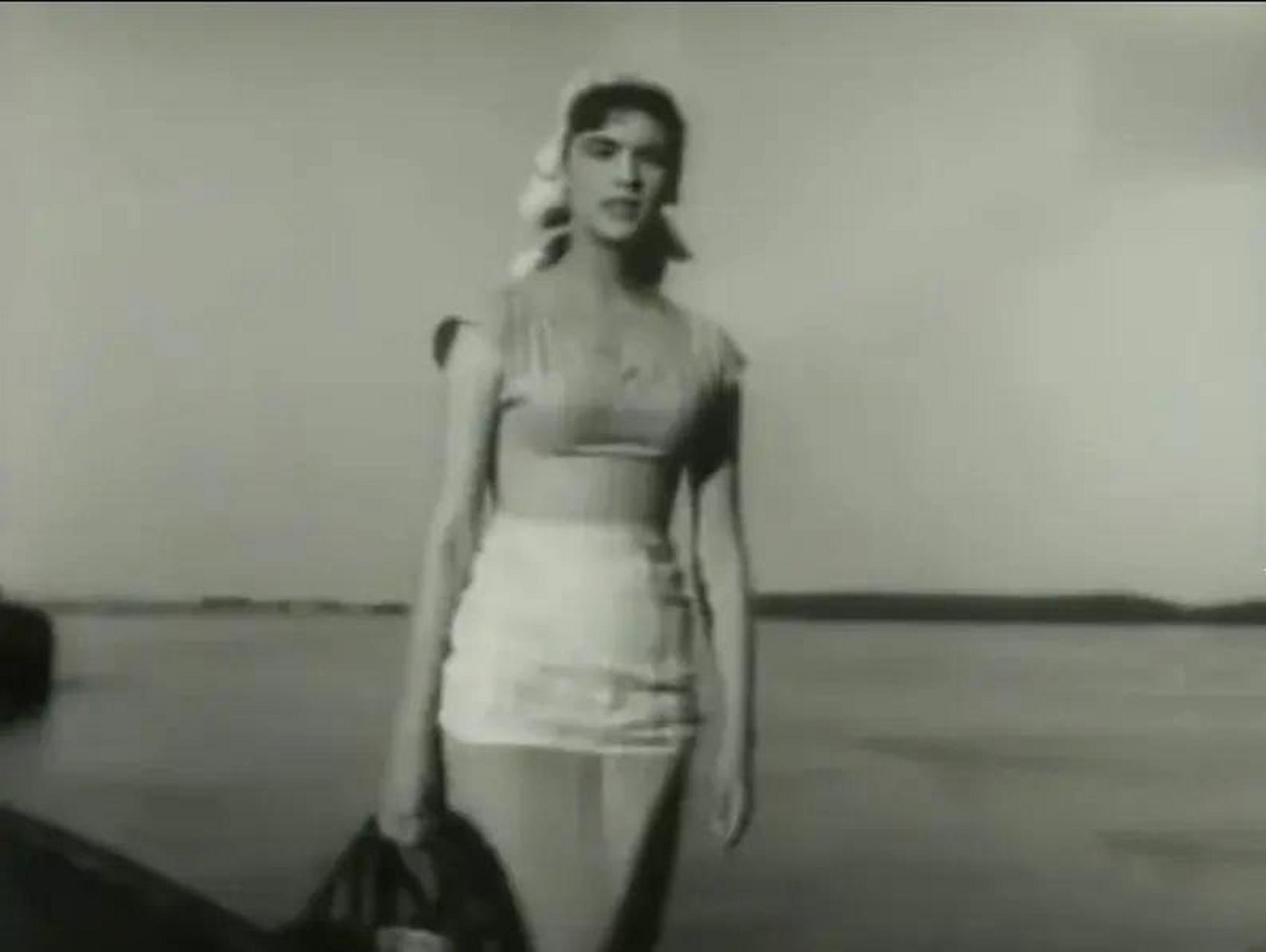 Glamorous Icons of Classic Movies – Outfit Reviews