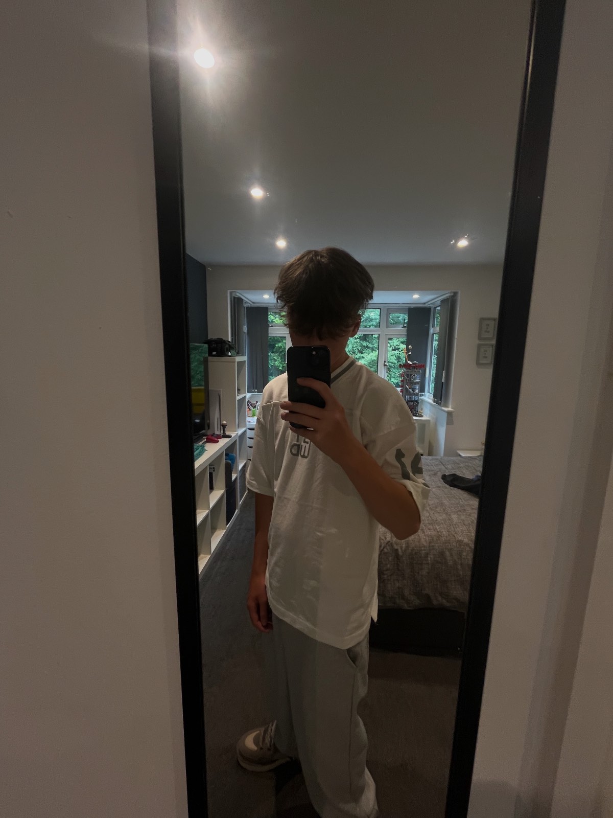 Oversized t-shirt with sweatpants