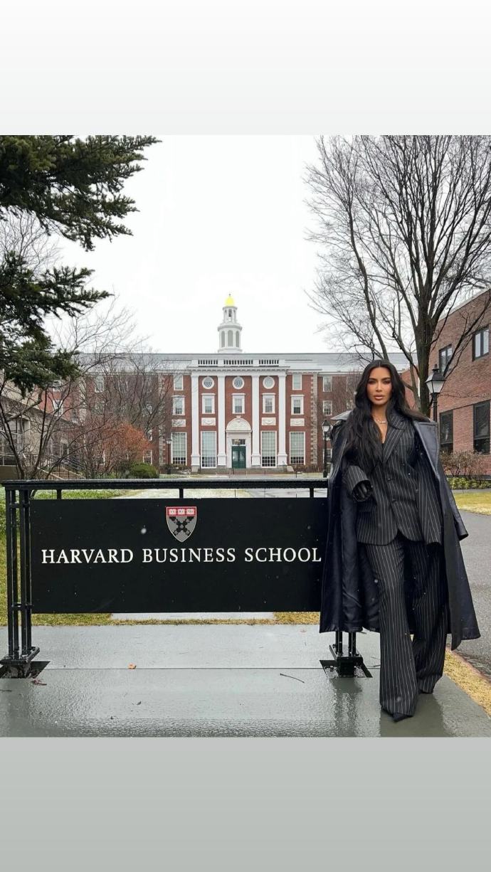 Kim Kardashian’s Stylish Look Posing Outside Harvard Business School