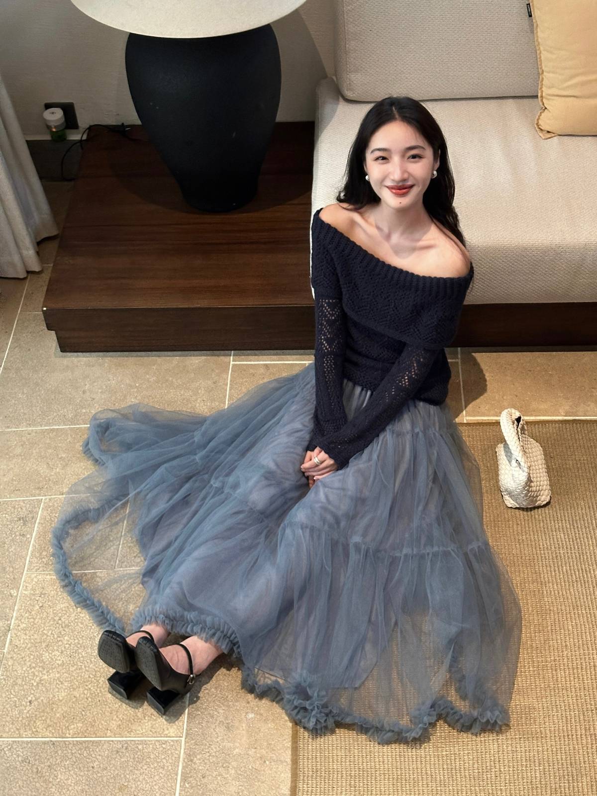 Princess style: Elegant off-shoulder sweater paired with tulle skirt