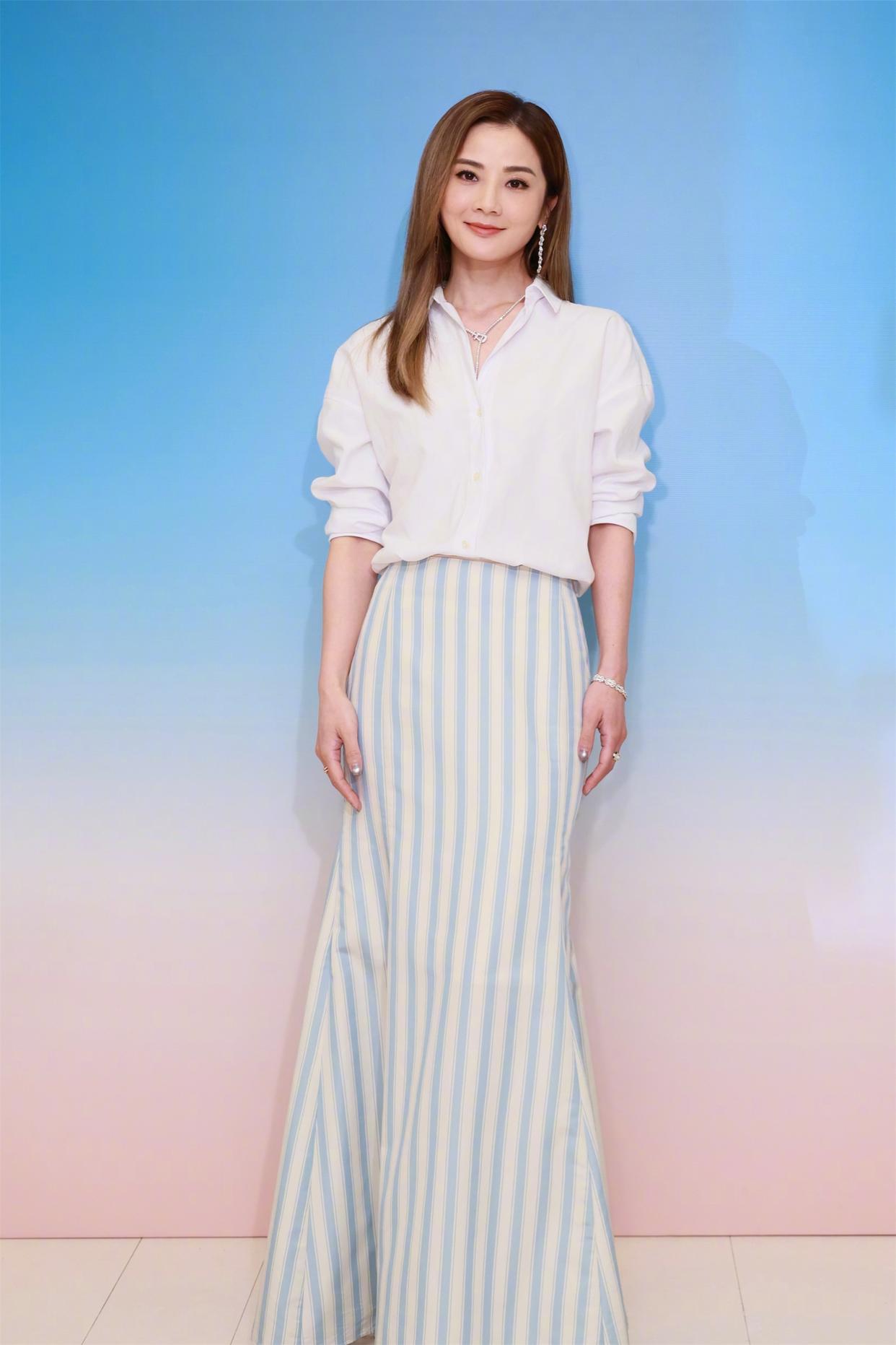 Long-sleeved white shirt with high-waisted maxi flared skirt
