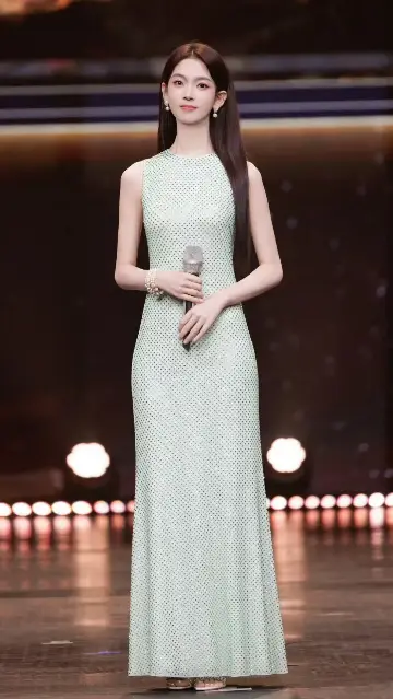 Elegant Mint Green Gown with Textured Print for a Sophisticated Look
