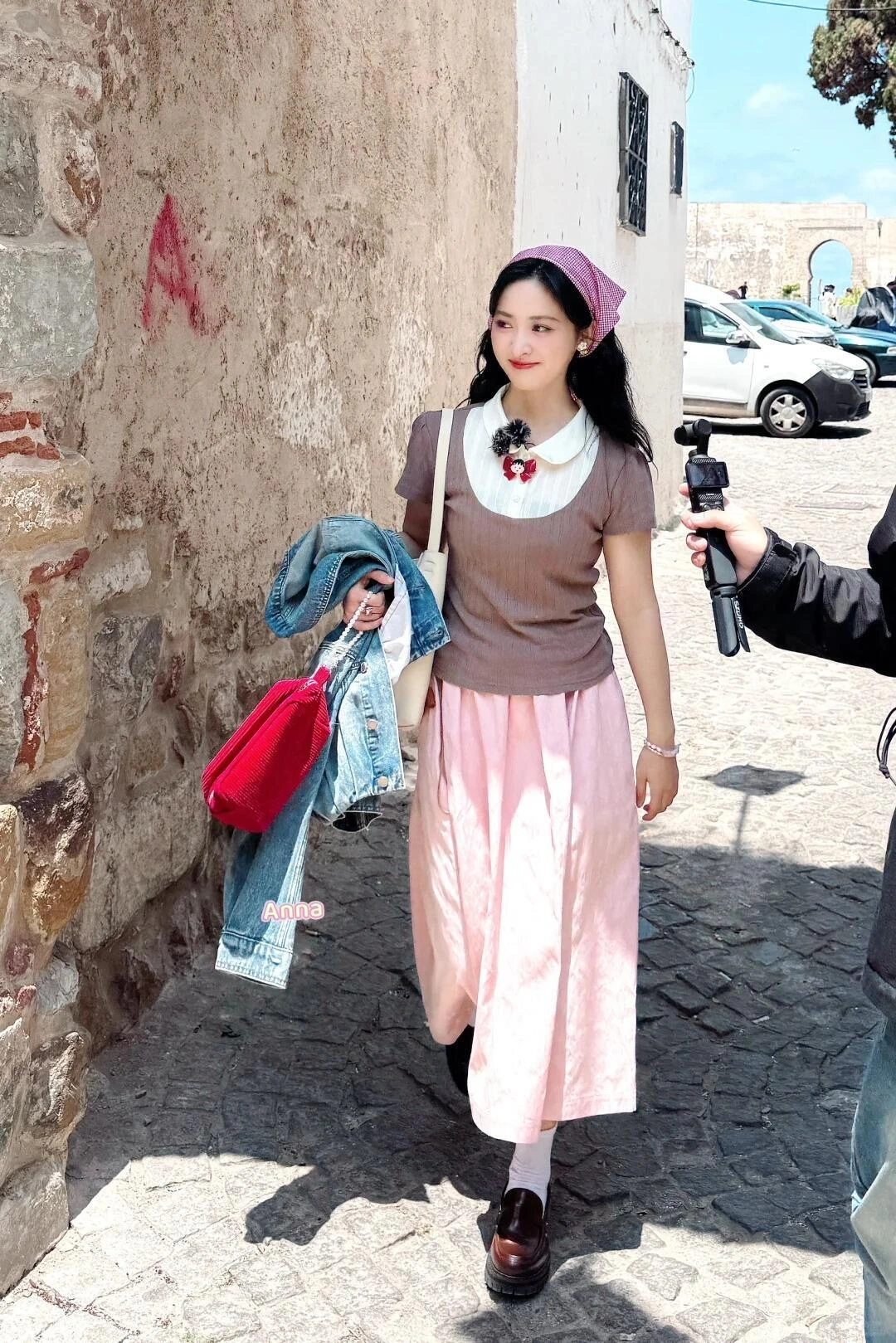 Vintage-Inspired Spring Outfit with Peter Pan Collar Blouse and Pink Skirt