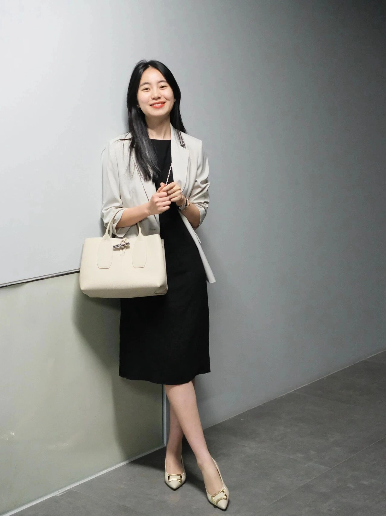 Women's Workwear: Chic Black Dress and Light Blazer Combo with Neutral Accessories for Sophisticated Elegance