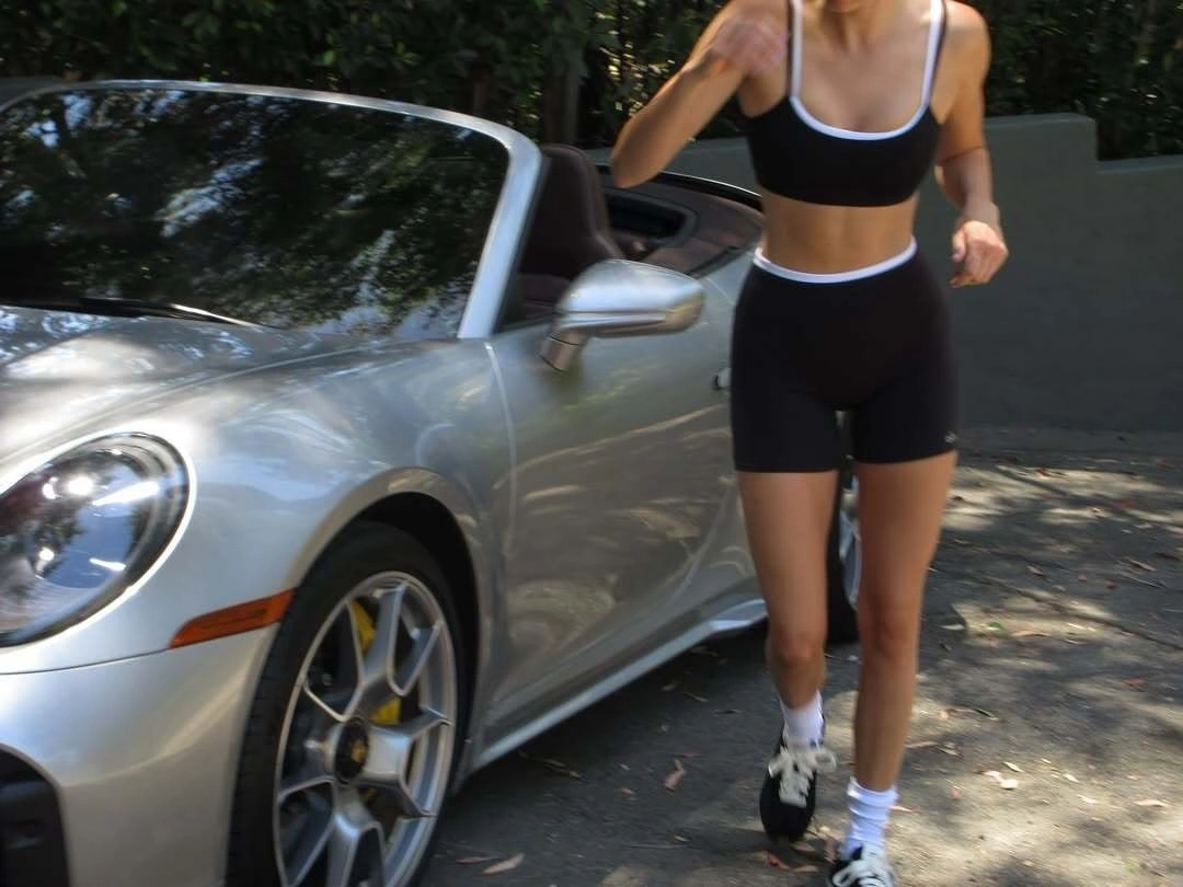 Kendall Jenner OOTD: Sporty Chic Outfit Featuring Black Sports Bra and Biker Shorts with White Trim