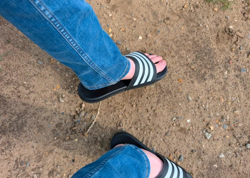 Casual Jeans and Sporty Slides Ensemble for Effortless Comfort