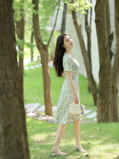 Floral Midi Dress with Strappy Sandals and Elegant Handbag for a Chic Day Look
