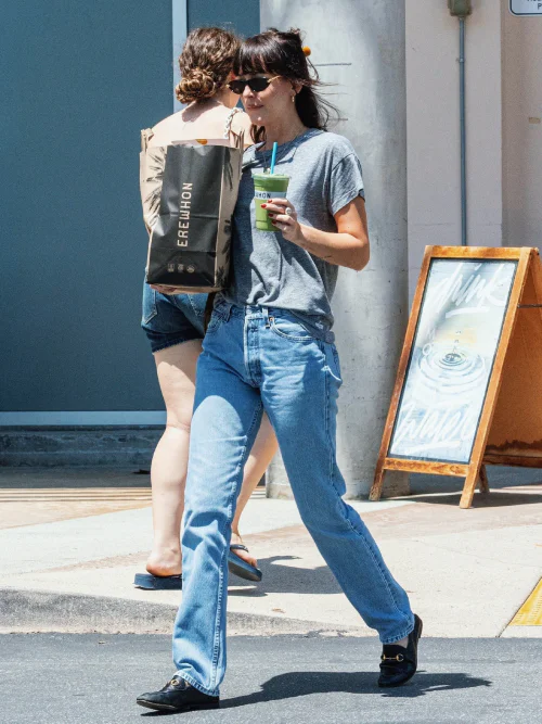 Casual Gray Tee with Light-Wash Jeans and Black Loafers for Everyday Style