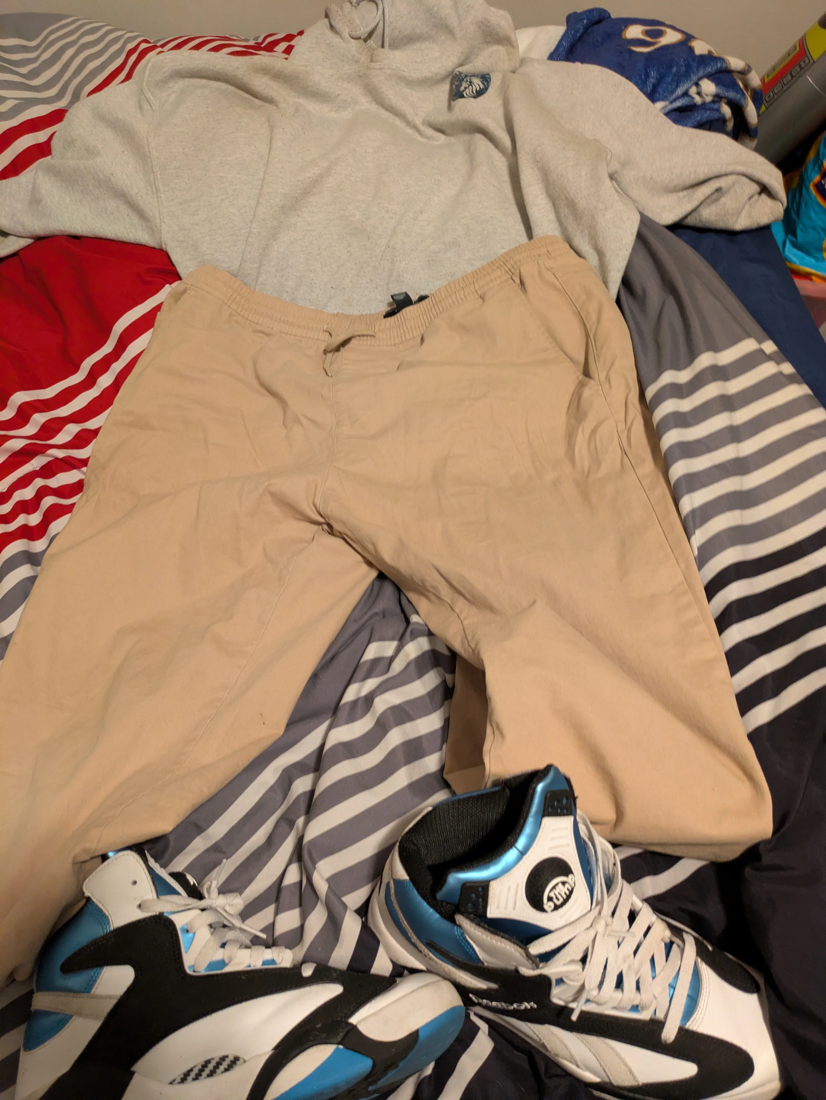 Casual Sporty Look with Gray Hoodie, Tan Pants, and High-Top Sneakers