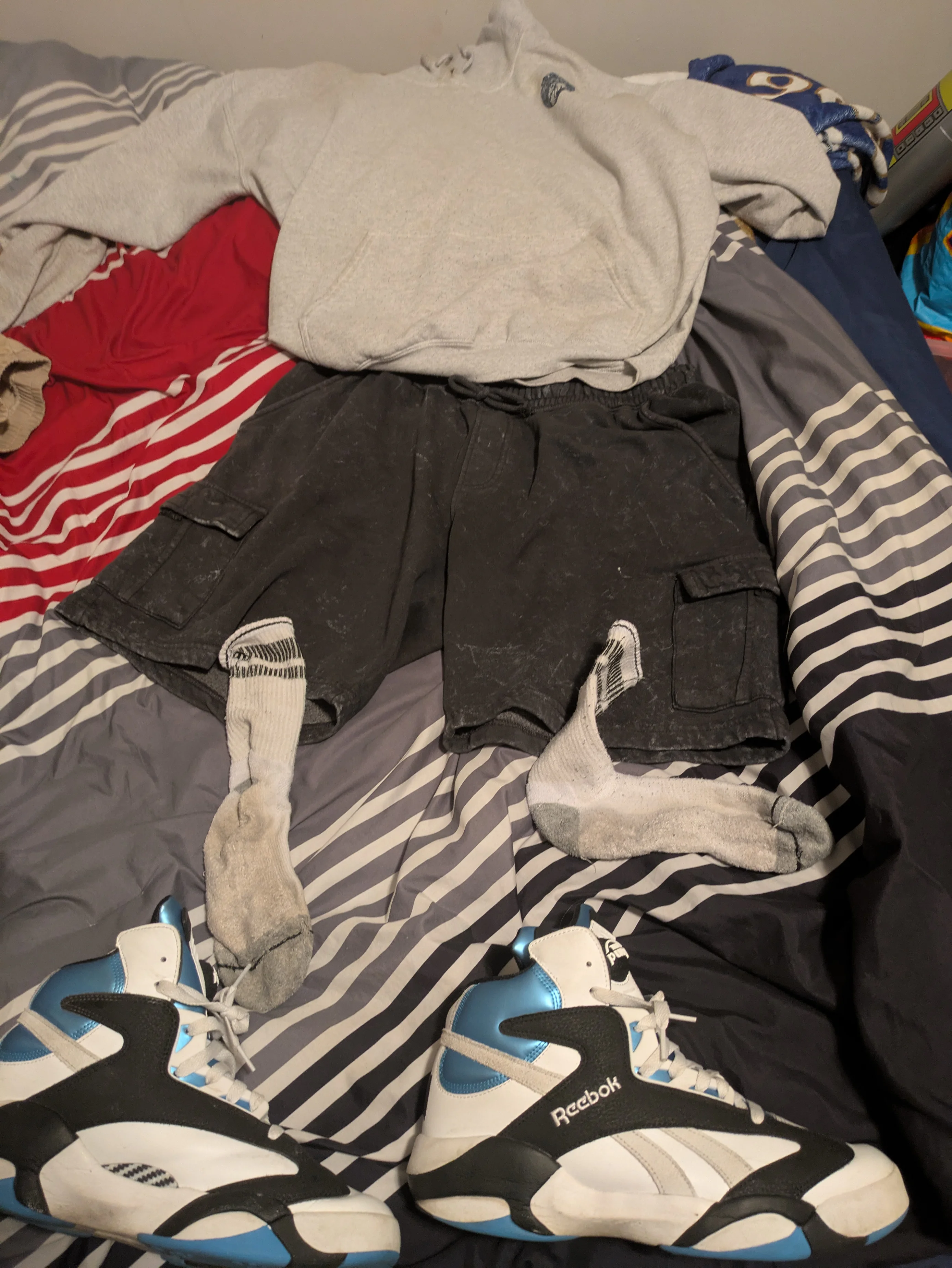 Casual Gray Hoodie and Cargo Shorts with Sporty Sneakers