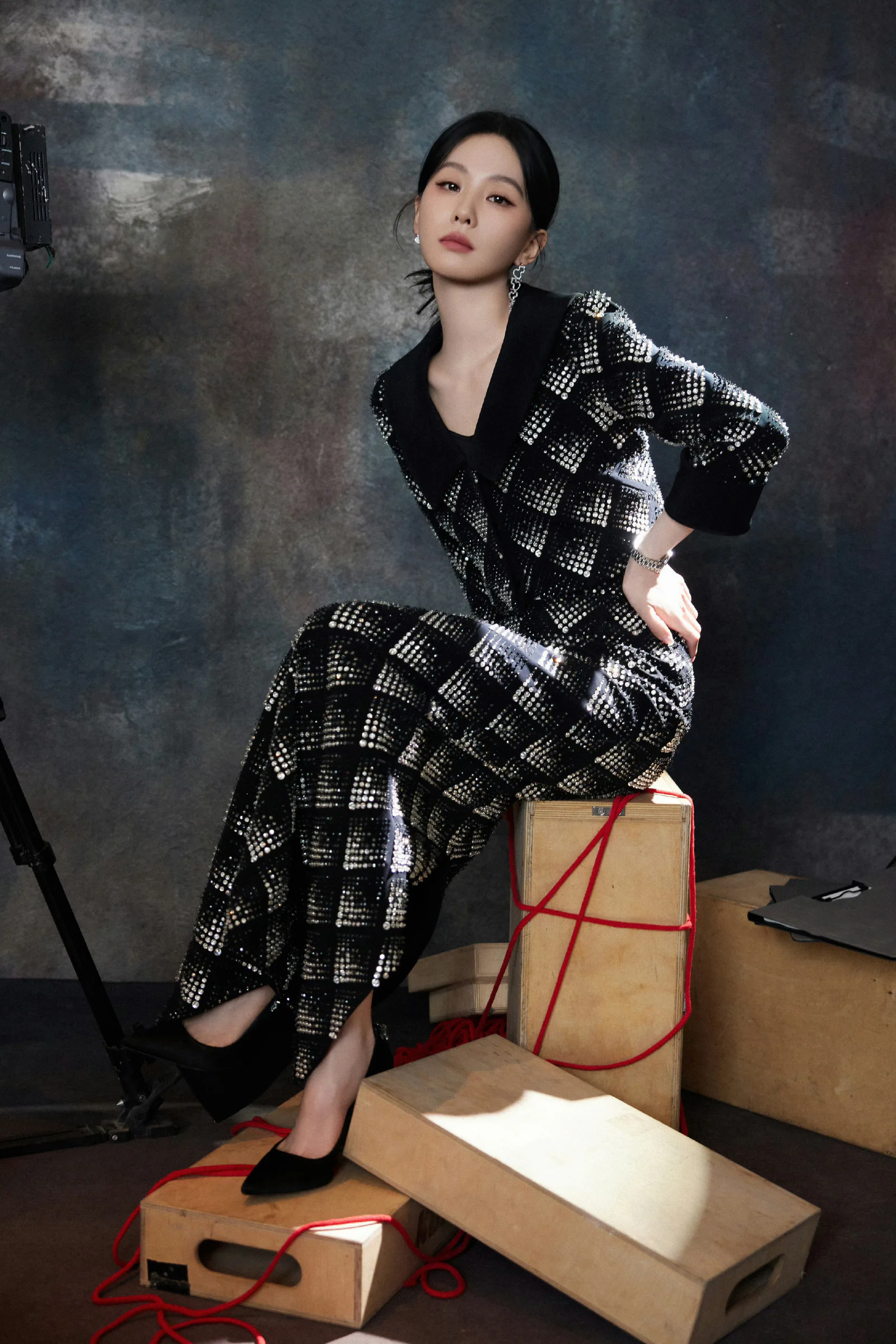 Elegant Black and White Checkered Ensemble with Classic Heels