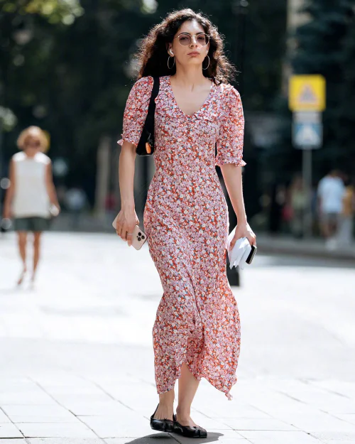 Effortless Summer Style: Floral Maxi Dress with Black Sandals and Minimal Accessories