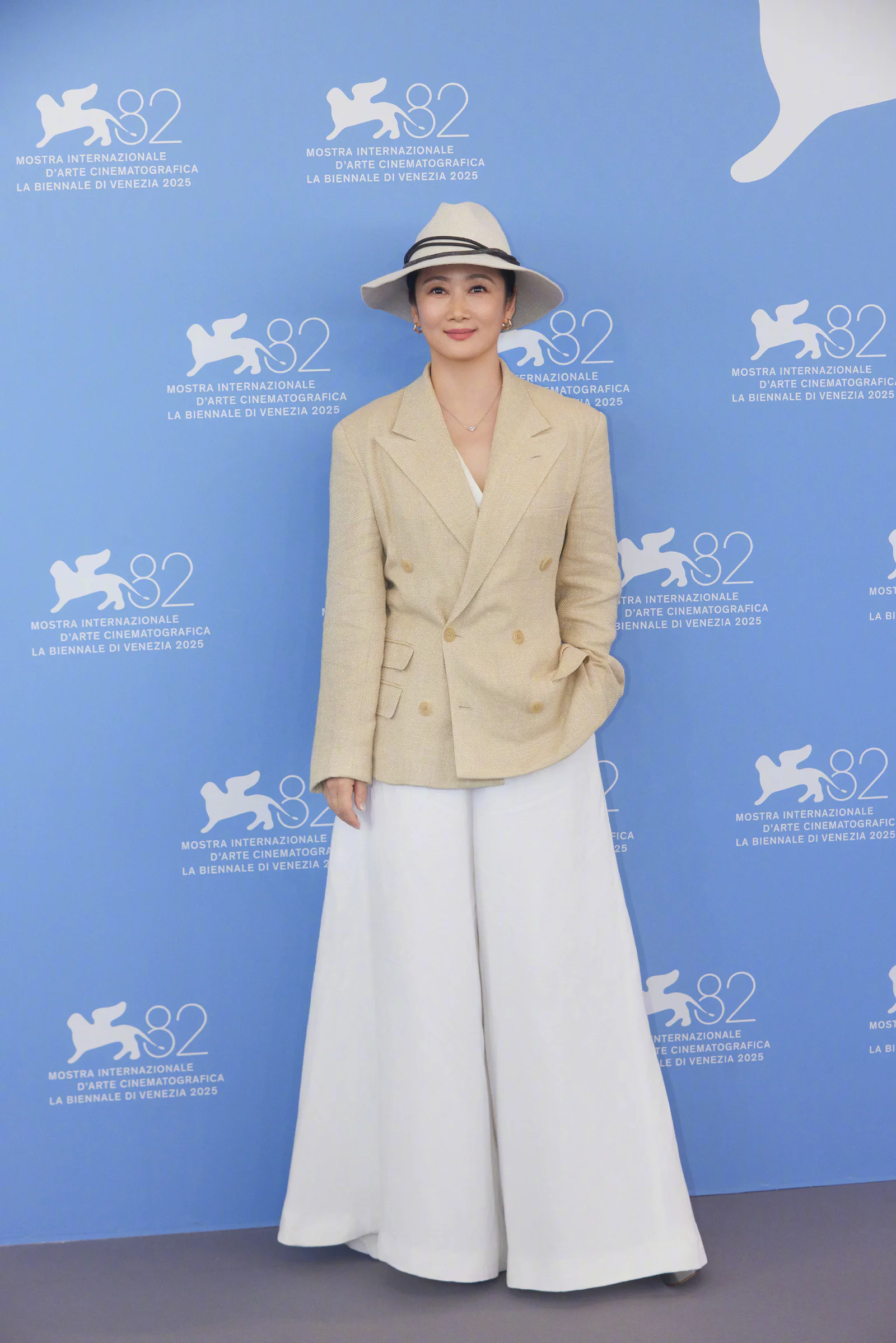 Elegant Beige Blazer with Wide-Leg White Trousers and Chic Wide-Brimmed Hat