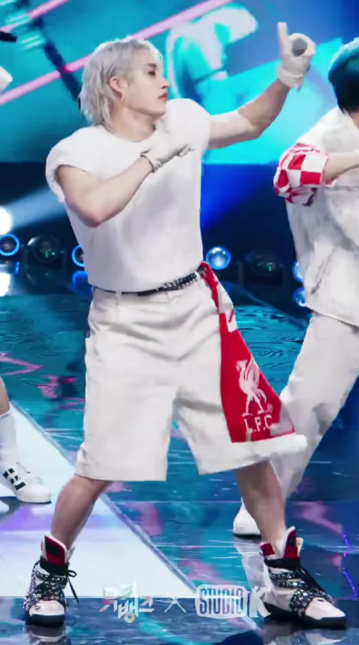 Sporty Performance Look with Bold Red Accents and High-Top Sneakers