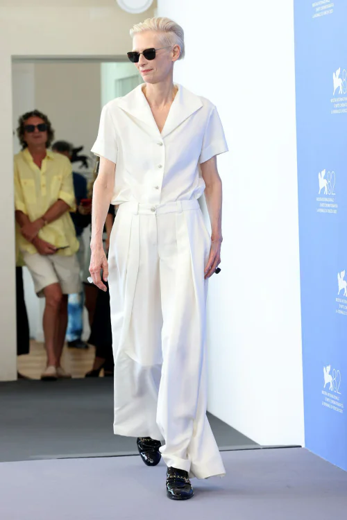 Sophisticated All-White Ensemble with Wide-Leg Trousers and Black Accents
