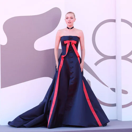 Amanda Seyfried in Venice. Elegant Strapless Navy Gown with Red Accents and Choker