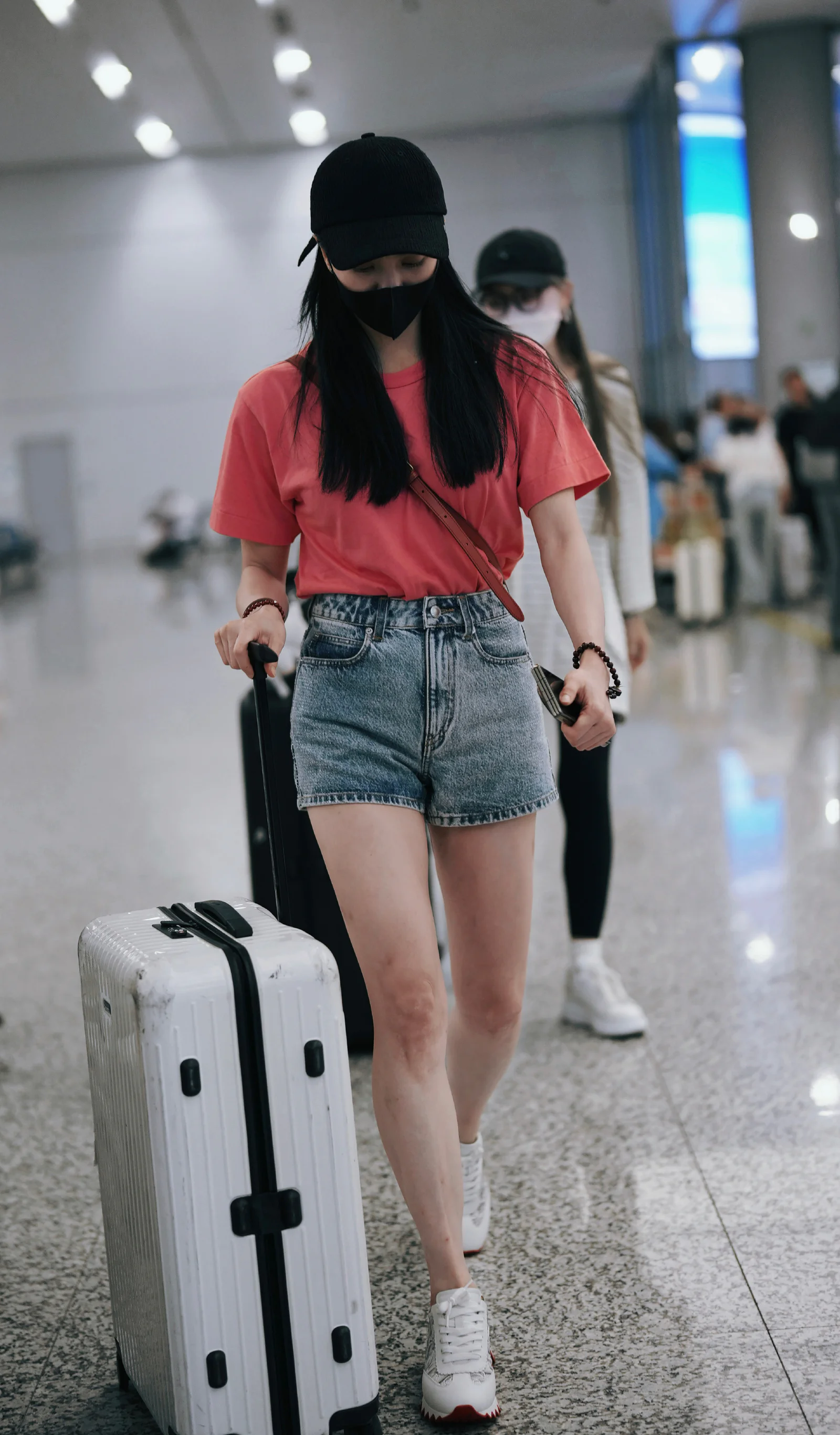 Casual Travel Style with Coral T-shirt and High-Waisted Denim Shorts