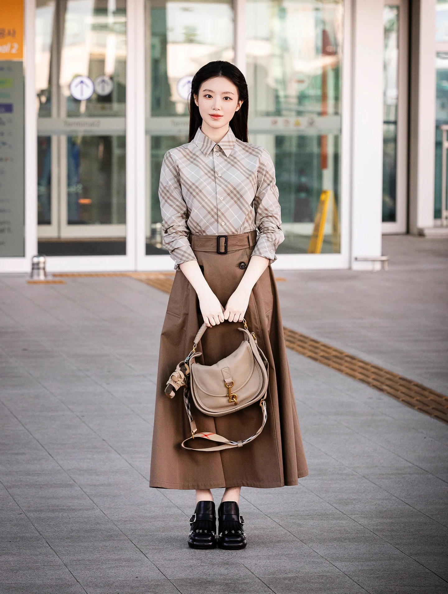 Timeless Plaid and Earth Tones: A Chic Ensemble with a Modern Twist