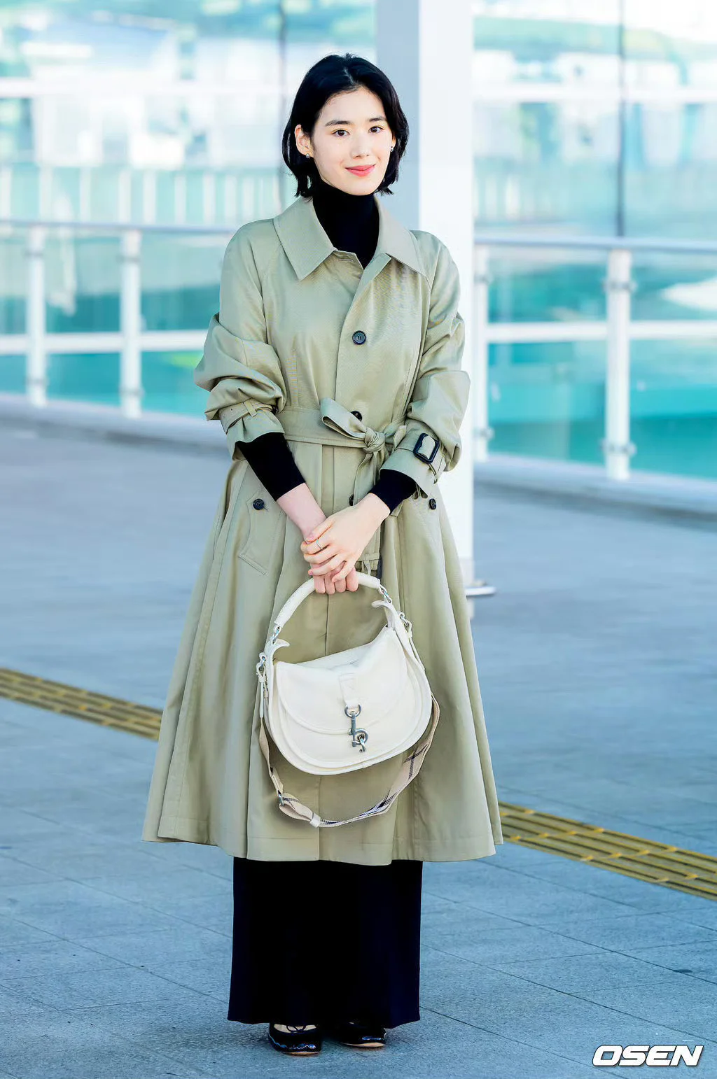 Elegant Olive Trench Coat with Black Turtleneck and White Handbag